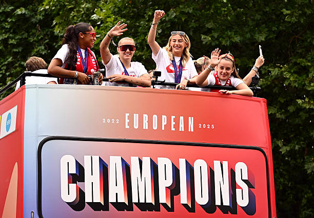 回顾2021中超:比赛场地安排对球队成绩的影响