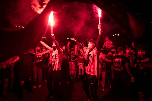 足球场草皮铺设细节:一块标准草皮的尺寸及其影响