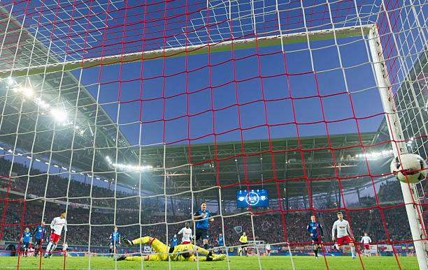 今晚足球比赛直播指南：哪个电视台可以看？