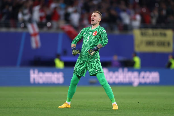 从金靴到冠军：梅西和C罗职业生涯关键荣誉盘点