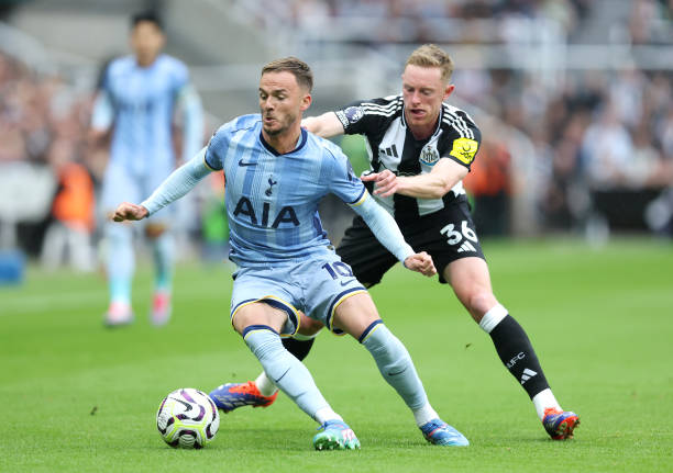 C罗为何选择加盟利雅得胜利?背后原因揭秘