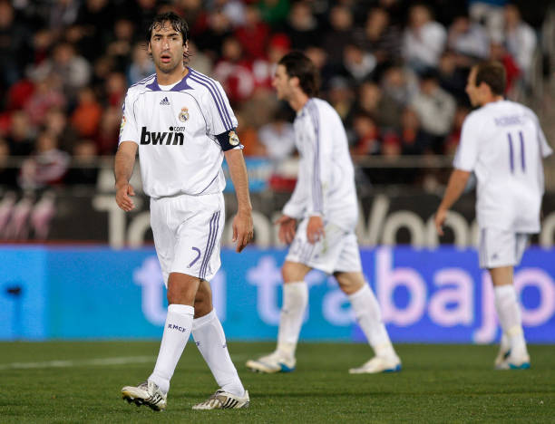 内马尔点球心理战:如何迷惑门将的秘诀