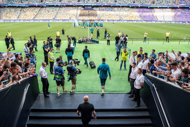 姆巴佩vs梅西：新王登基之夜，巴黎4-1巴萨