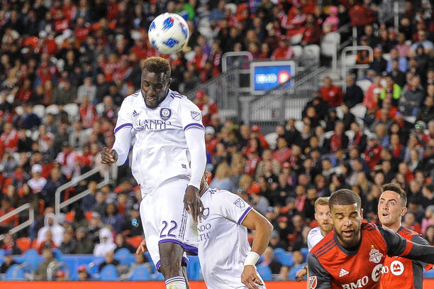 黄龙体育馆足球场位置详解:地铁、公交、自驾全攻略