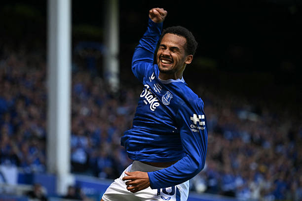 贝克汉姆领衔！十大任意球破门视频，重温那些经典瞬间