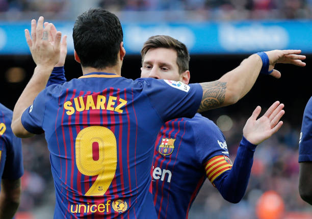 足球进阶技巧:插花脚停球的实战应用