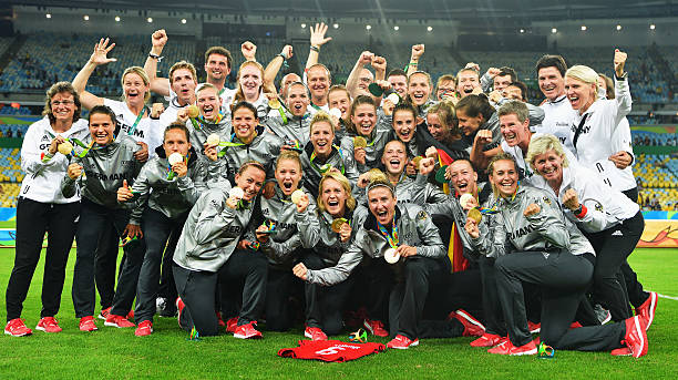 从9号到7号：解析罗纳尔多球衣号码的演变与意义