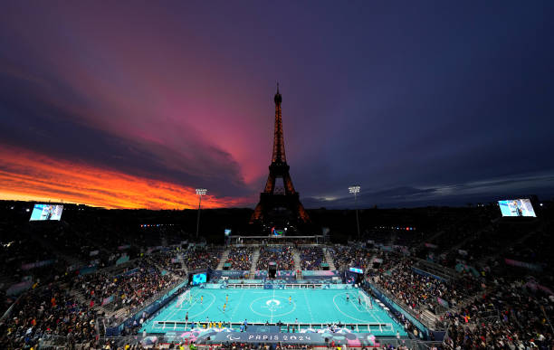 火爆氛围！大连英博中超主场首秀门票售罄，球迷翘首以待