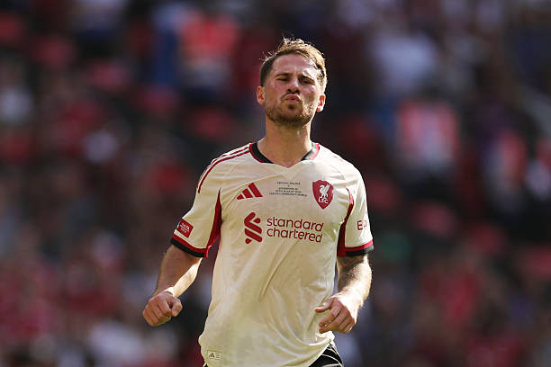 裁判手势背后:如何快速分辨定位球和任意球?