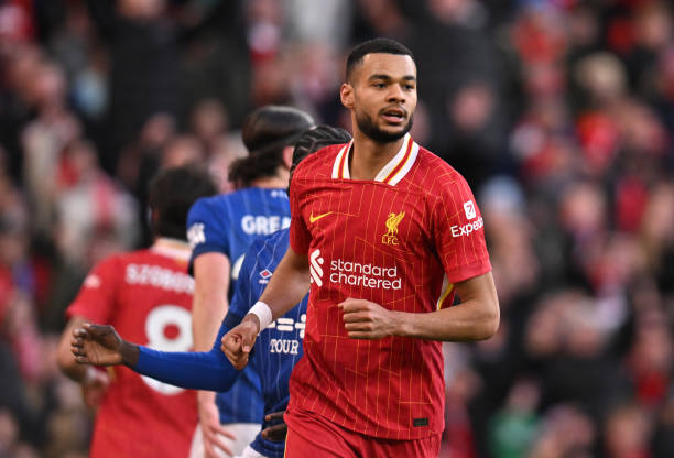 古利特踢中锋的实战表现:数据与比赛解析