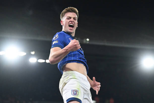 欧冠举办周期解析:从小组赛到决赛的年度盛宴