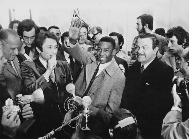 足坛巅峰:揭秘公认的三大球王贝利、马拉多纳和梅西