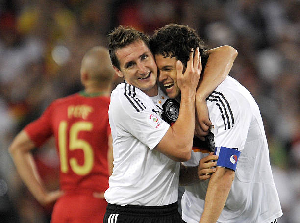 看图写话:踢足球踢到人,如何写一个完整的故事?