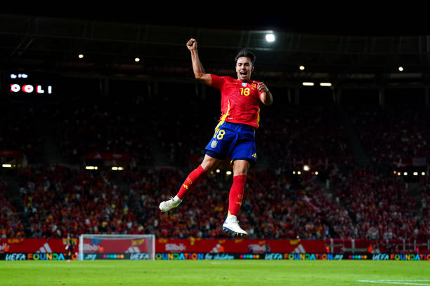 两脚任意球的奥秘:如何利用规则制造优势?