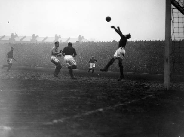 足球比赛中容易忽视的直接任意球犯规行为