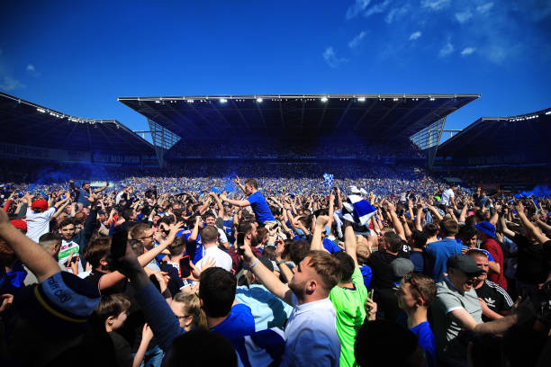 地铁出行指南：如何高效利用虹口足球场站观赛