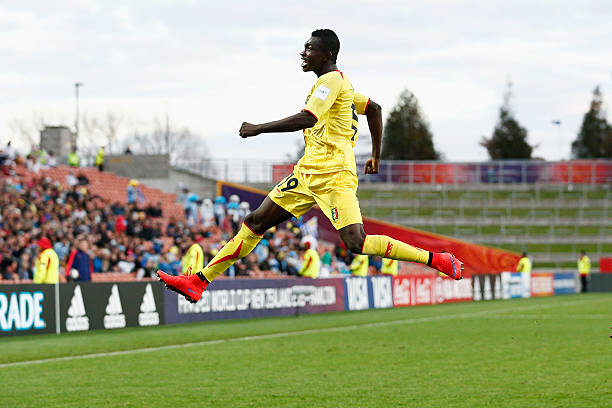 CCTV5今日足球战术板:瓜迪奥拉的“无锋阵”为何再次奏效?