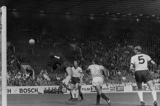 阿森纳欧冠决赛阵容照片：温格与弟子们的最后战役