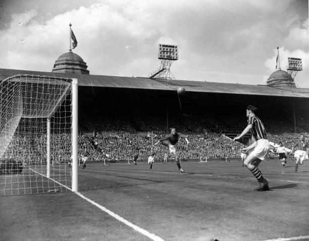 莱万替补人选大揭秘:拜仁如何应对锋线核心的离开?