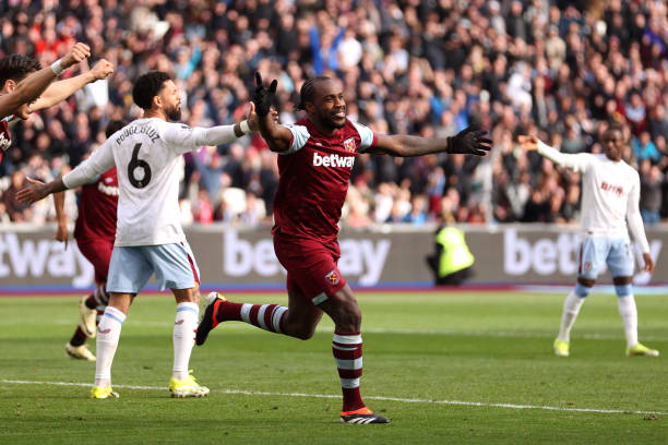 2021中超回顾：国安申花交锋史，经典对决再续新篇