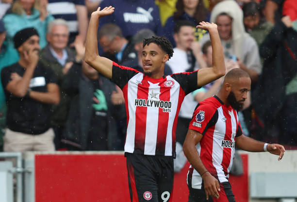 从赛场到街头：德国足球球衣外套的时尚穿搭指南