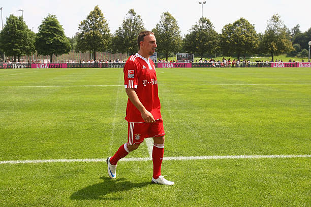 高效防守战术：实况足球手游如何利用阵型和球员站位