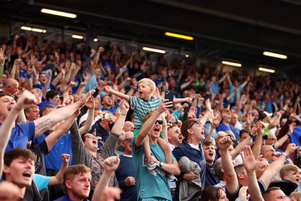 16岁黄博文首球惊艳全场,教练盛赞:前途无量