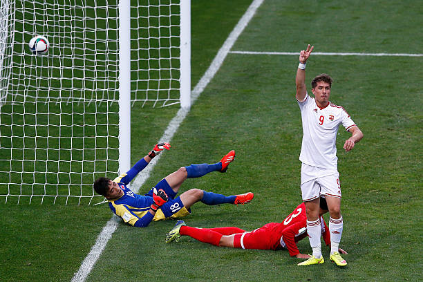 （风格：吸引球迷，设置悬念）