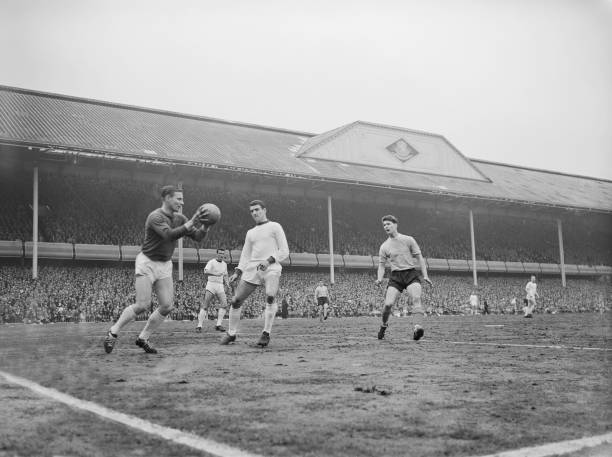 伤病阴影下的辉煌：范巴斯滕1988年金球奖的 bittersweet 时刻