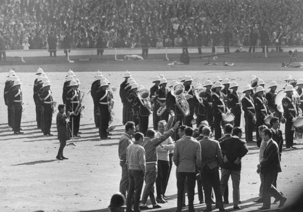 德甲争冠形势预测:拜仁、勒沃库森、莱比锡谁将登顶?