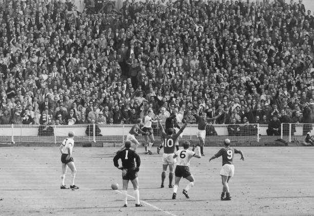 德甲沙拉盘：德国顶级联赛冠军奖杯的象征