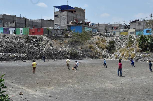 （从防守视角切入，突出“艺术”感）