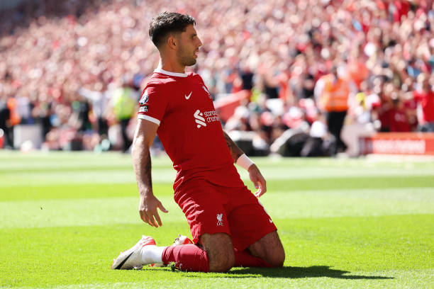 教练必看:2021年足球比赛换人策略与规则解析