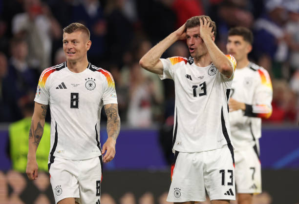 德甲历史冠军榜：拜仁独占鳌头，多特蒙德紧随其后