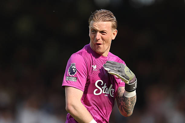 足球裁判指南：如何正确判罚定位球与任意球（附规则图解）