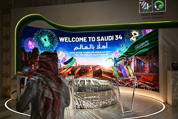 如何利用边线球战术破解密集防守?教练必读指南