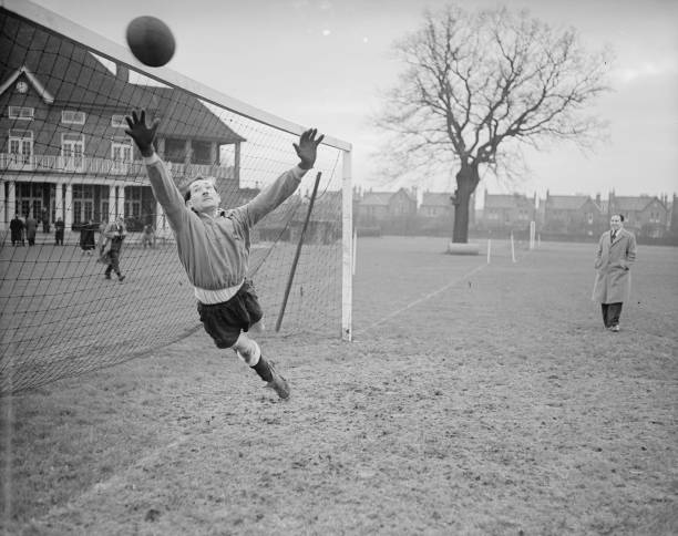 点球射门与扑救:双视角实战教学