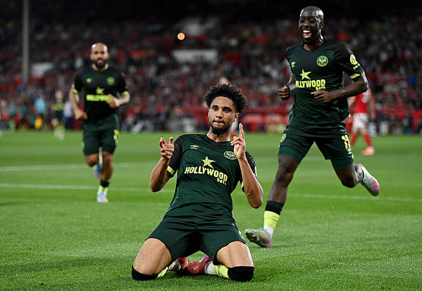 VAR时代下的任意球判罚：科技如何辅助与挑战裁判决策？