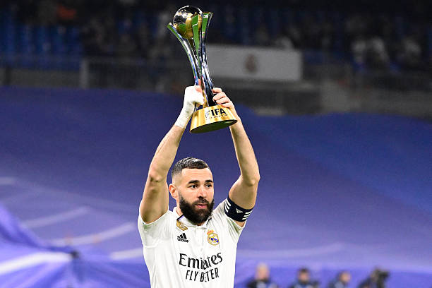 对比梅西C罗：姆巴佩的年薪是否匹配他的成就？