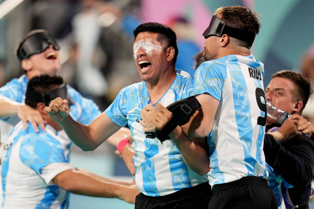 1992欧洲杯回顾:范巴斯滕的经典进球集锦