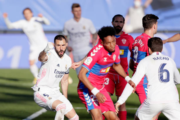 AI vs 人类专家：足球预测App谁更胜一筹？