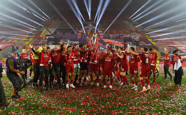 传奇对比：梅西、C罗、贝利、马拉多纳谁更强？