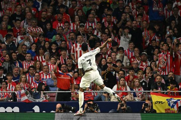 从站位到盯人：定位球防守的基本原则