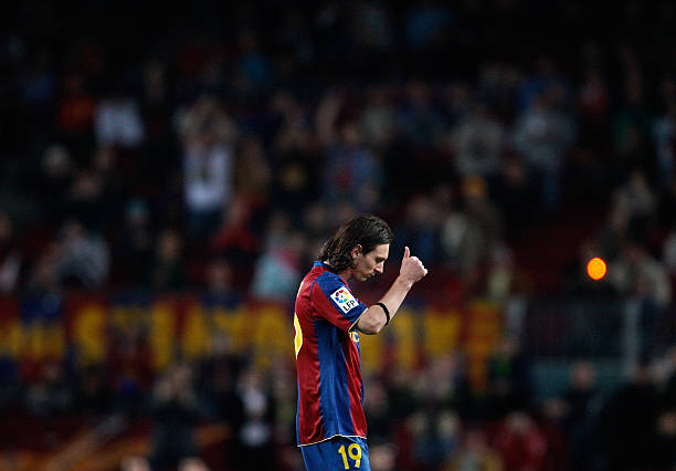 从不同角度回看马拉多纳上帝之手：裁判视角与VAR时代的反思