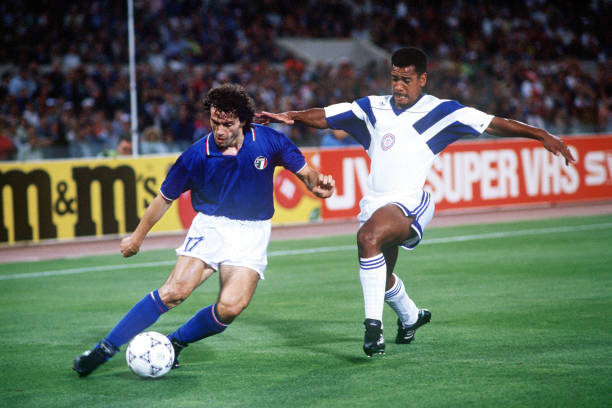 最动人的夺冠时刻:国米球迷看台泪雨纷飞