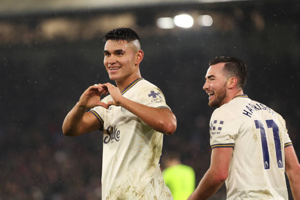 乔治娜·罗德里格斯:从西班牙普通女孩到全球焦点