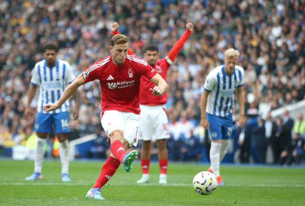 齐达内绝技解析：马赛回旋的艺术与实战应用