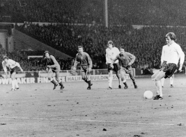 梅西的场上智慧：如何在不同位置保持顶级表现？