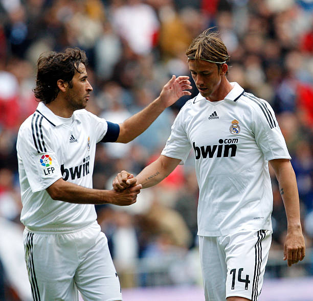 如何一步步画出梅西的简笔画形象