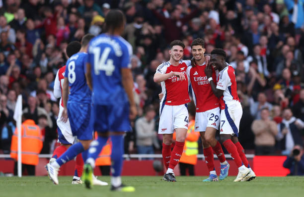 越位判罚争议:裁判的视角与挑战